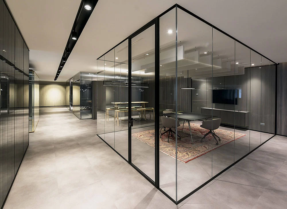 Frameless partitions in office New York